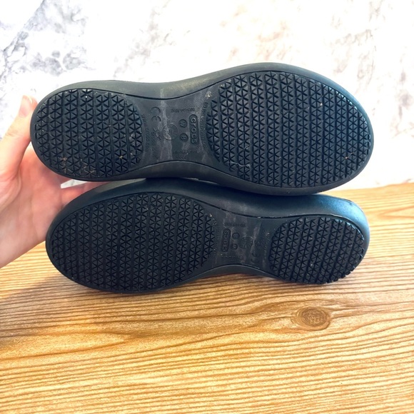 Crocs Black Waterproof Flats Women’s Size 8 - Picture 6 of 6